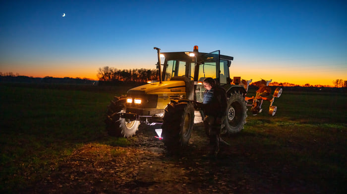  5 coisas que você precisa saber para escolher farol de veículo agrícola