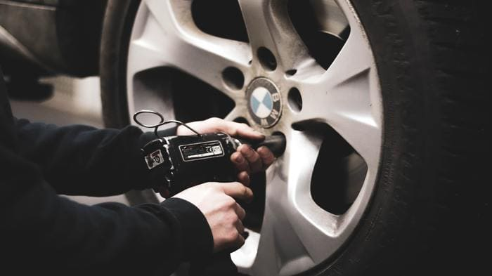 Utilizar pneus de marcas diferentes afeta o veículo?