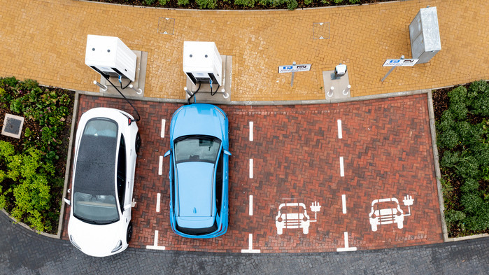 Quais os prós e contras de adquirir um carro elétrico atualmente no Brasil